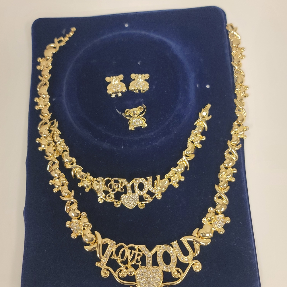 Elegant Gold Jewelry Set with 'Love You' Design